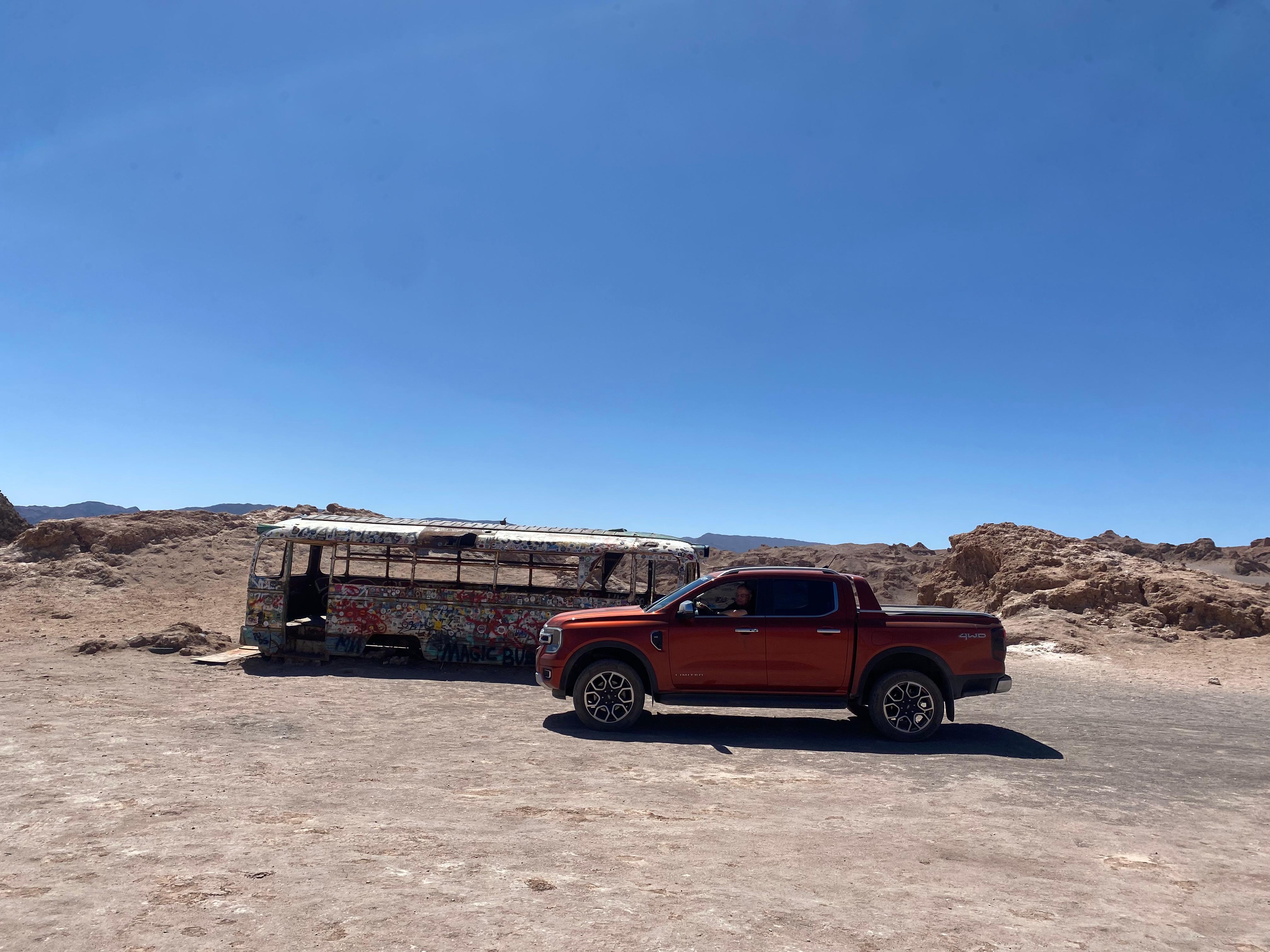Ford Ranger laranja no Deserto to Atacama